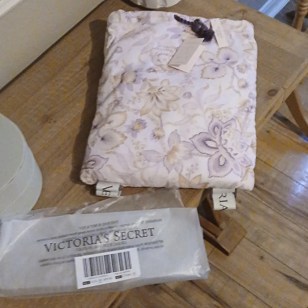 New Victoria's Secret Floral Lillac Summer Packable Beach Towel Backpack Bag - Picture 13 of 17